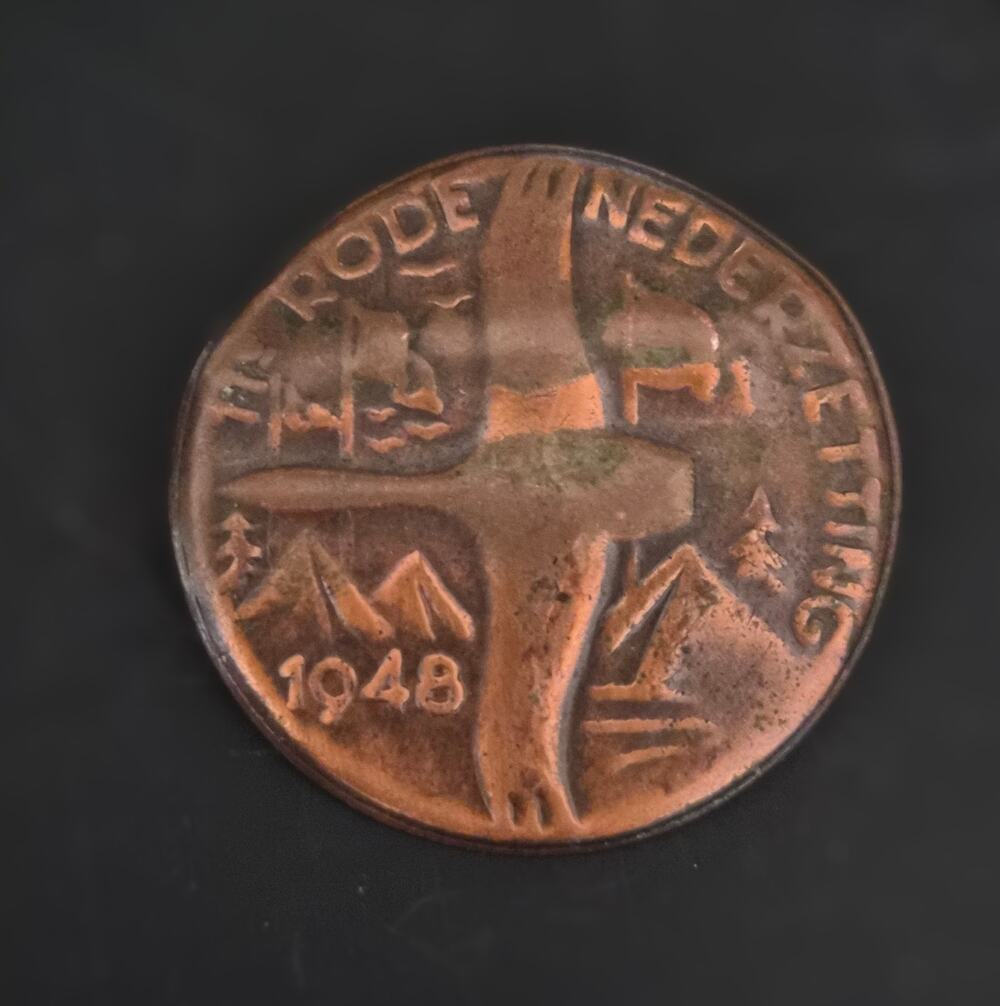 Vintage 1948 Dutch Scouting Rode Nederzetting Vierhouten Camp Pin‎